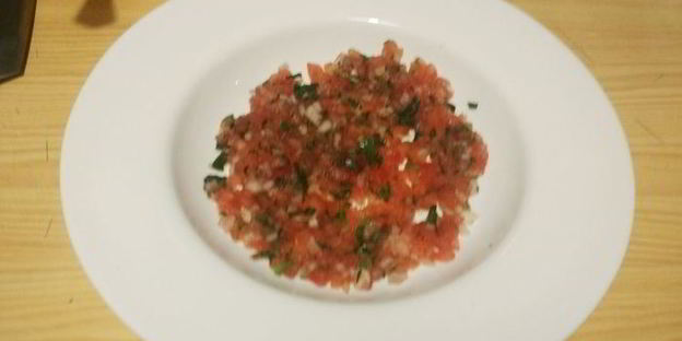 перловая каша с тушеной говядиной и конкассе из томатов