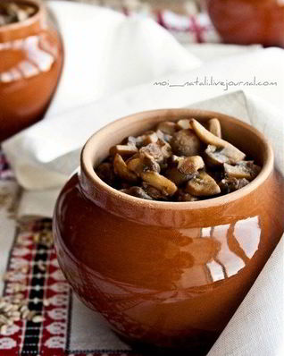 Перловая каша в горшочках с грибами