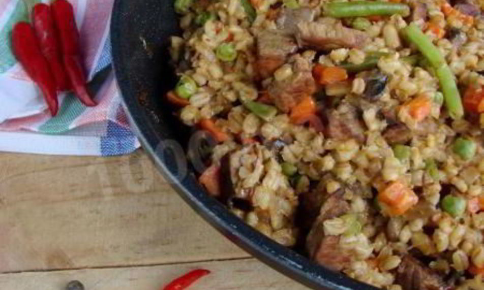 Рецепт перловки с говядиной и овощной смесью