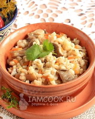 Перловка с грибами и луком