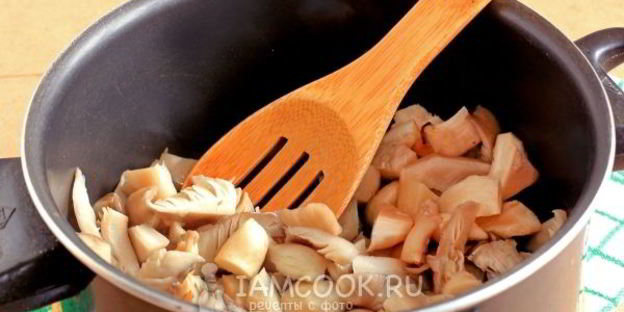 перловка с грибами и луком