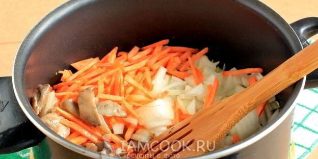 перловка с грибами и луком