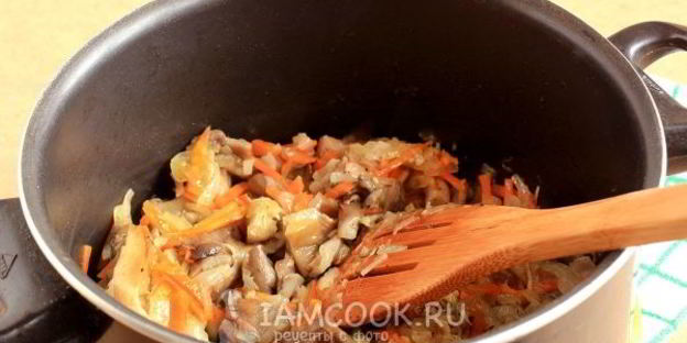 перловка с грибами и луком