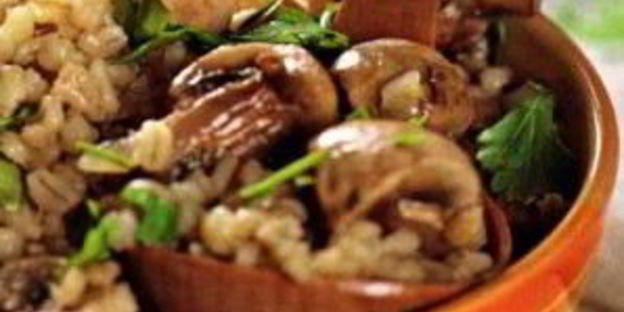 перловка с грибами в горшочке