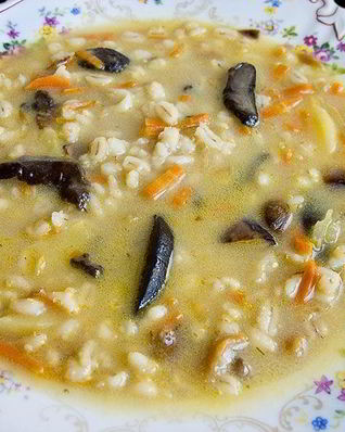 Перловка с сушеными грибами