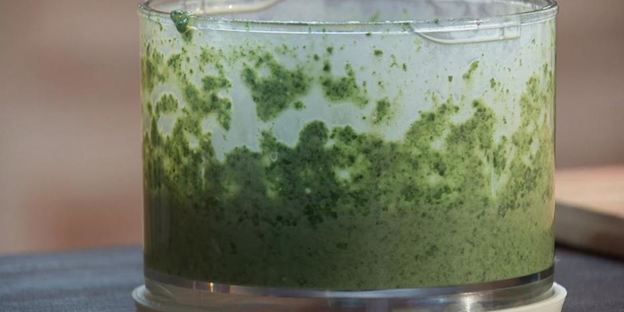 перловка с вешенками под соусом из шпината