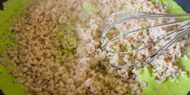 сливочная перловая каша с горошком