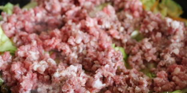 вкусная перловая каша с мясным фаршем и овощами