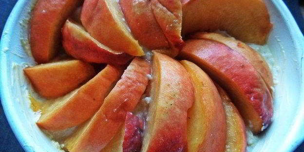 каша пшенная, запеченная под персиком