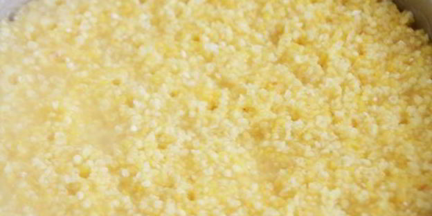 кукурузно-пшенная каша с кунжутом