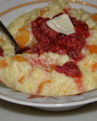 Молочная пшенная каша с тыквой и малиной