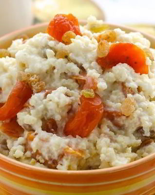 Постная пшенная каша с сухофруктами