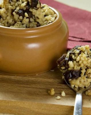 Пшенная каша с черносливом и орехами