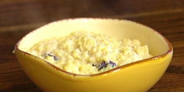 пшенная каша с изюмом и корицей