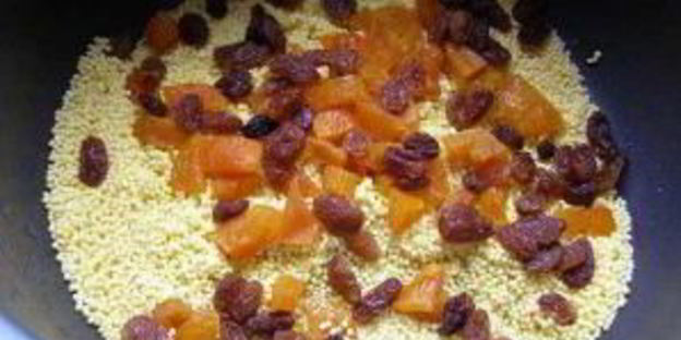 пшенная каша с изюмом и курагой