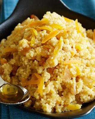 Пшенная каша с изюмом, курагой и урбечем