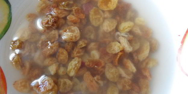 пшенная каша с медом и изюмом