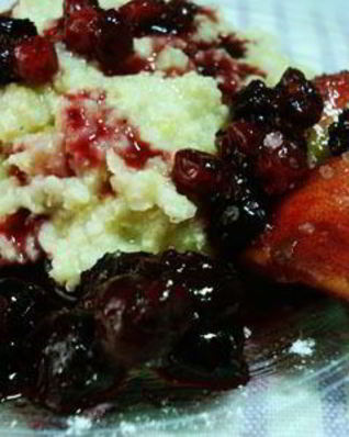 Пшенная каша с ягодно-фруктовым соусом