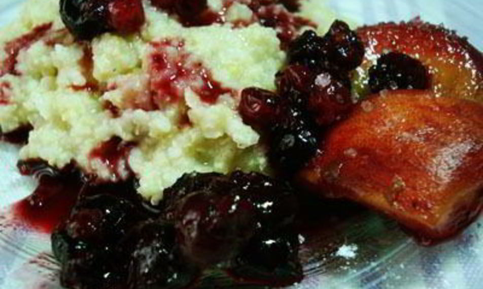 Рецепт пшенной каши с ягодно-фруктовым соусом