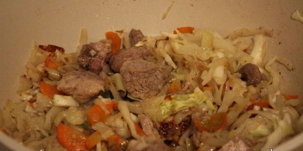 ароматная рисовая каша с мясом и капустой