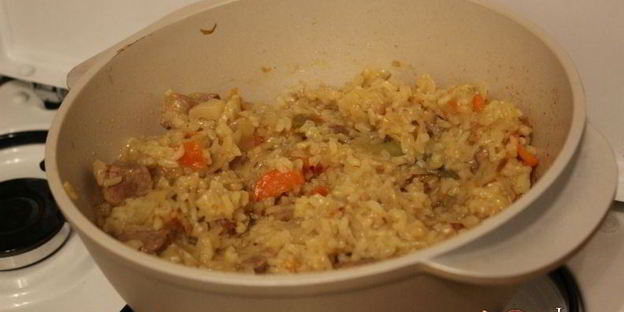 ароматная рисовая каша с мясом и капустой