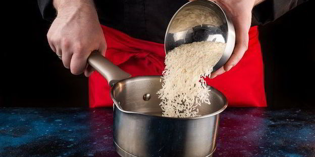 клубничная рисовая каша на завтрак