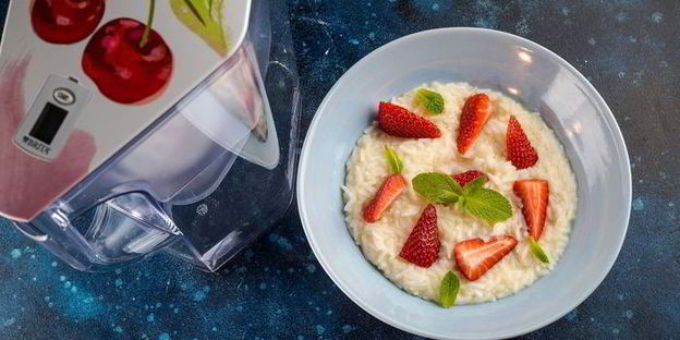 клубничная рисовая каша на завтрак