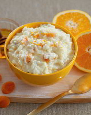 Молочная рисовая каша с курагой и апельсиновым соком в мультиварке