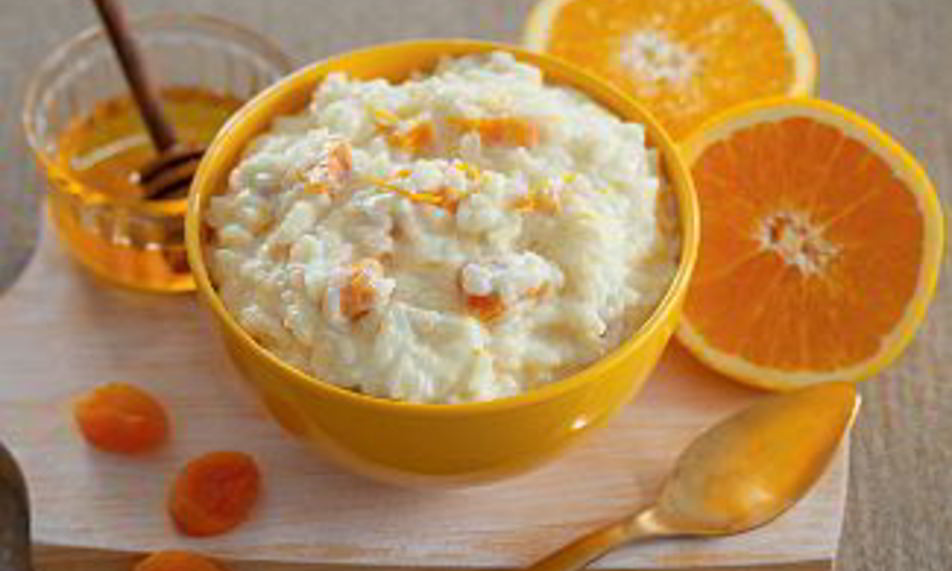 Рецепт молочной рисовой каши с курагой и апельсиновым соком в мультиварке