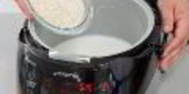 молочная рисовая каша с курагой и апельсиновым соком в мультиварке