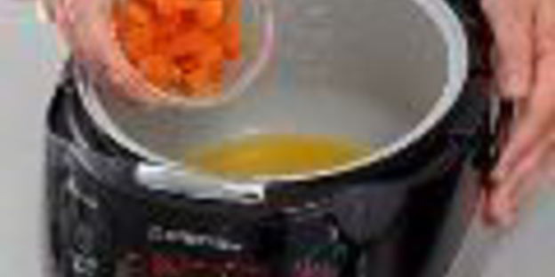 молочная рисовая каша с курагой и апельсиновым соком в мультиварке