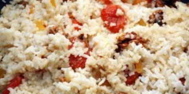 постная рисовая каша с сухофруктами