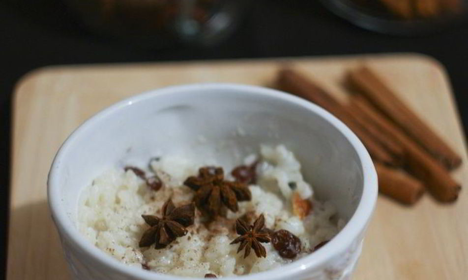 Рецепт пряной рисовой каши с изюмом на кокосовом молоке