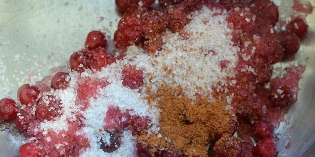 рисовая каша с брусничным сиропом и бананом