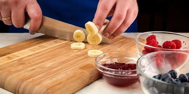 рисовая каша с джемом и фруктами