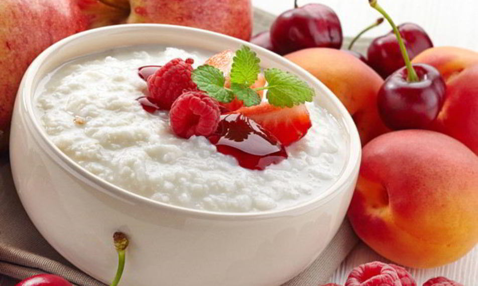 Рецепт рисовой каши с фруктами и вишневым джемом