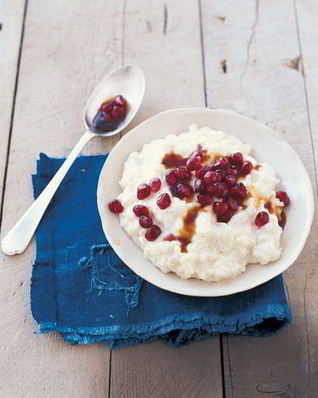 Рисовая каша с гранатовым сиропом