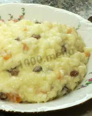 Рисовая каша с изюмом и молоком