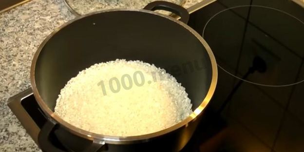 рисовая каша с изюмом и молоком