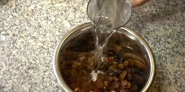 рисовая каша с изюмом и молоком