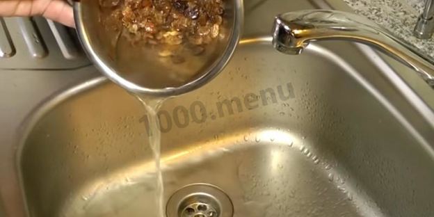 рисовая каша с изюмом и молоком