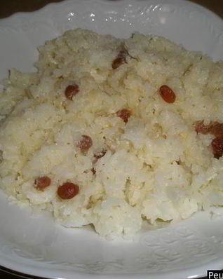 Рисовая каша с изюмом в мультиварке на молоке