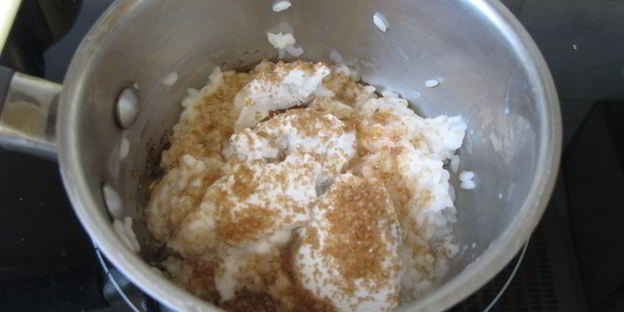 рисовая каша с клубникой и кокосовым молоком