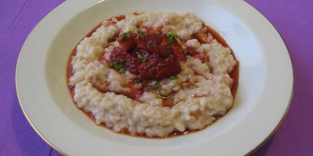 рисовая каша с клубникой и кокосовым молоком