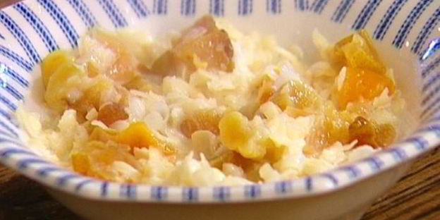 рисовая каша с корицей, медом и сухофруктами