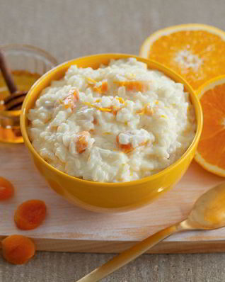 Рисовая каша с курагой и соком апельсина