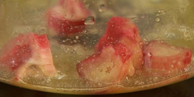 рисовая каша с ревенем и тосты с кремом из ревеня