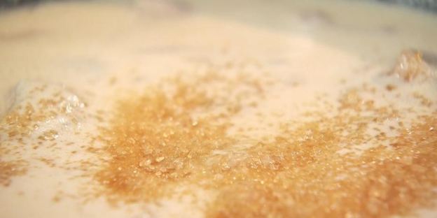 рисовая каша с ревенем и тосты с кремом из ревеня