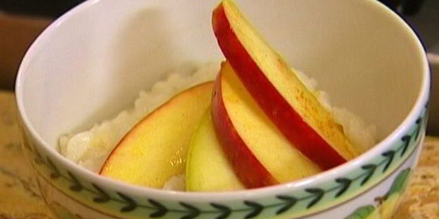 рисовая каша с яблоками, медом и корицей