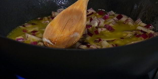 рисовая каша со сморчками и зеленым горошком